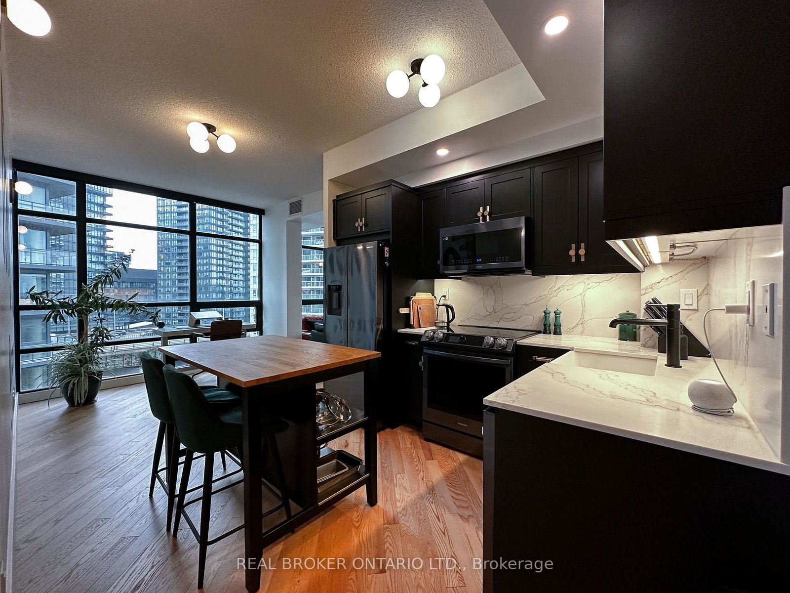 15-bruyeres-mews-toronto-ontario-c13241668