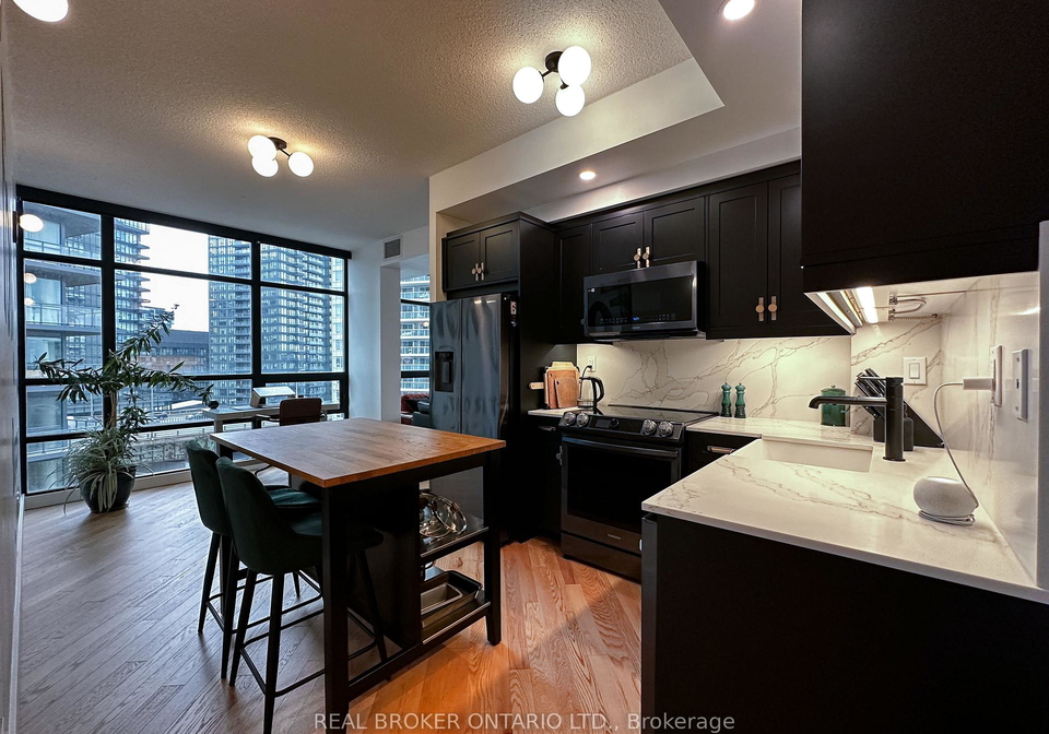 15-bruyeres-mews-toronto-ontario-c13241668