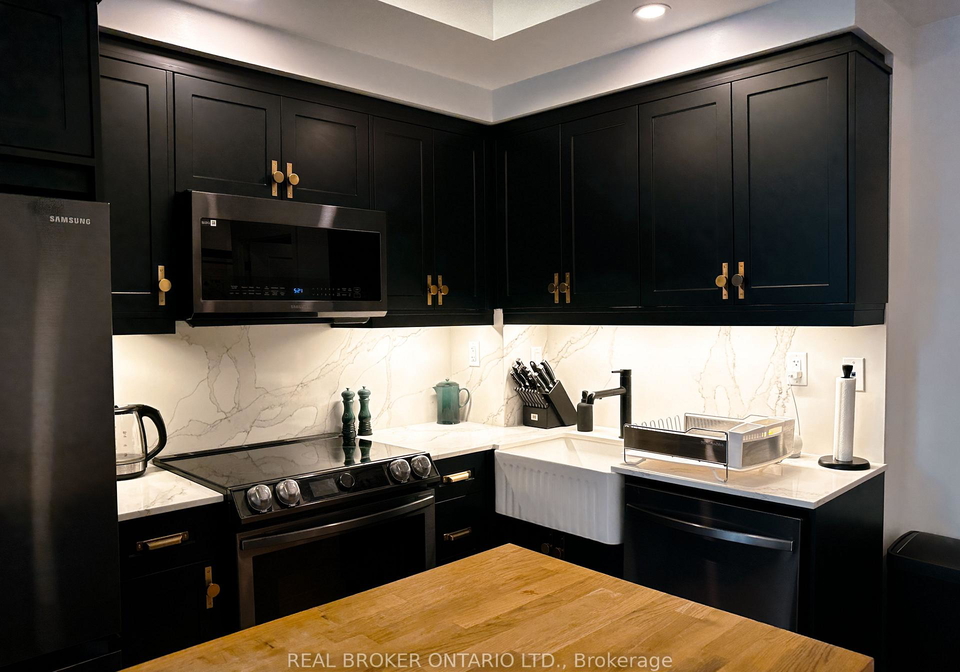15-bruyeres-mews-toronto-ontario-c13241668