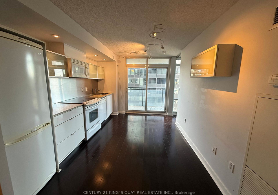 4k-spadina-avenue-toronto-ontario-c13241780