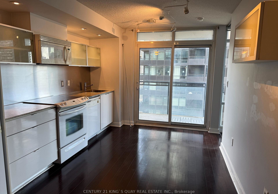 4k-spadina-avenue-toronto-ontario-c13241780