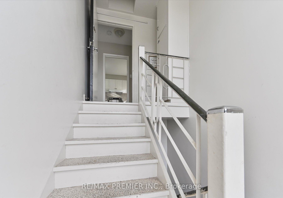 319-wilmington-avenue-toronto-ontario-c13242992