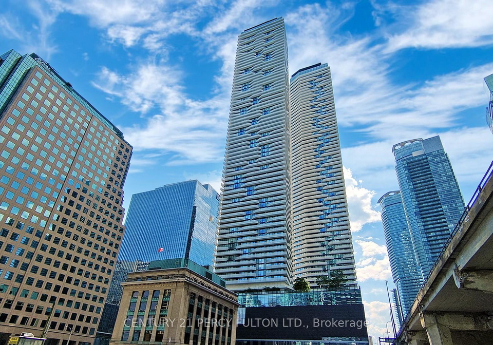 100-harbour-street-toronto-ontario-c13243404