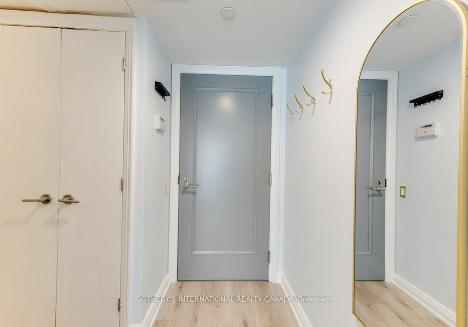 155-yorkville-avenue-toronto-ontario-c13245486