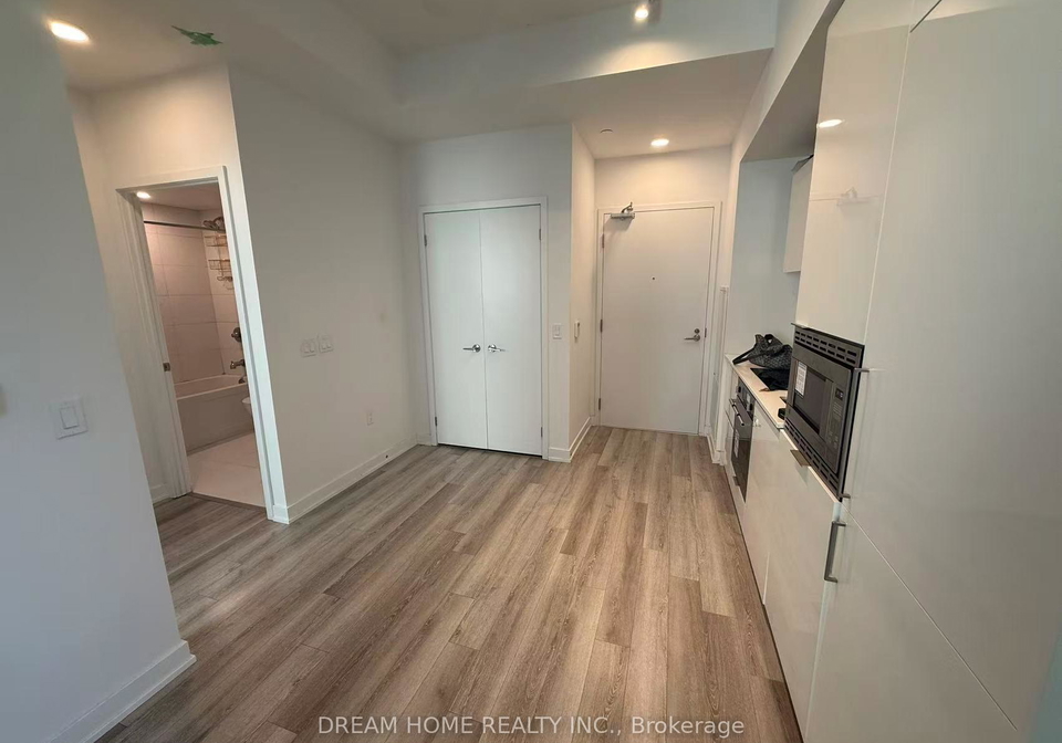 238-simcoe-street-toronto-ontario-c13246166