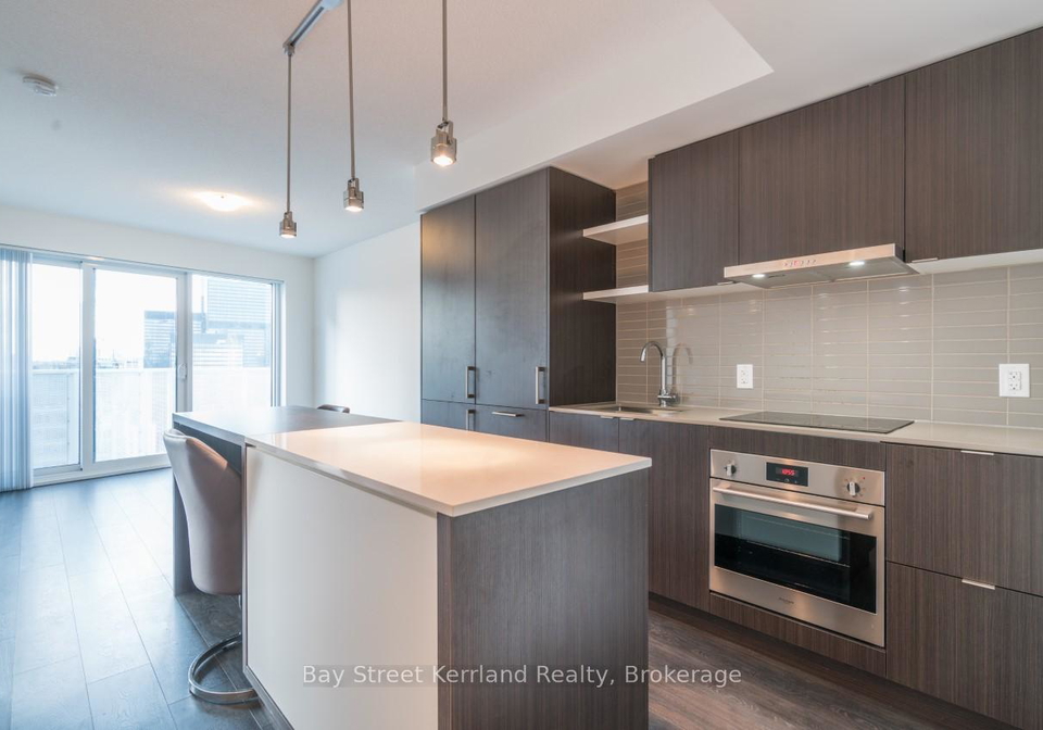100-harbour-street-toronto-ontario-c13246514
