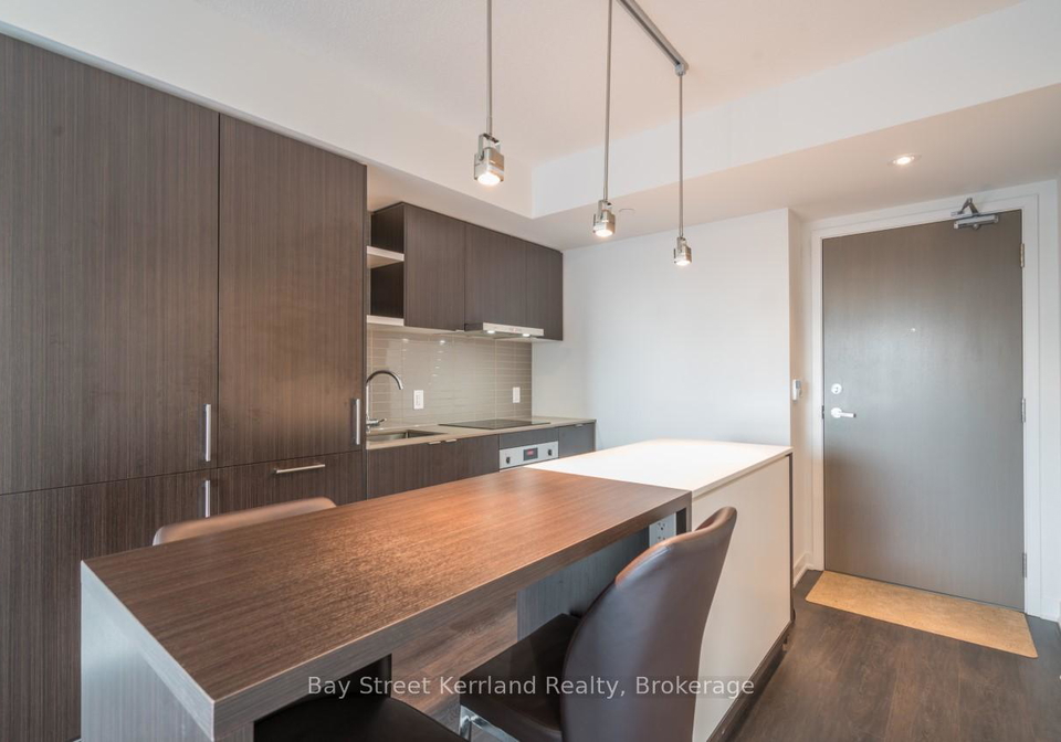 100-harbour-street-toronto-ontario-c13246514