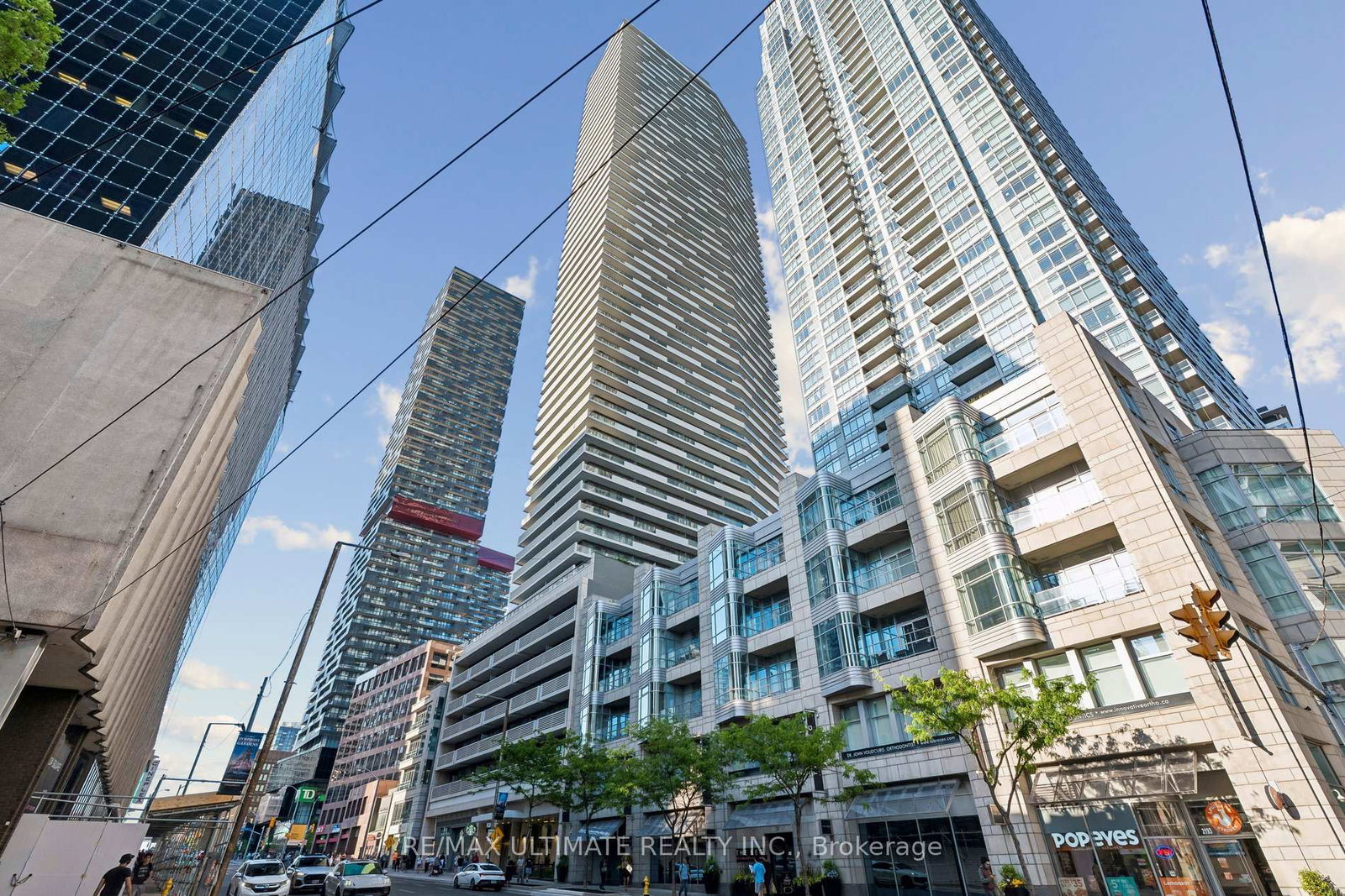 2221-yonge-street-toronto-ontario-c13246642