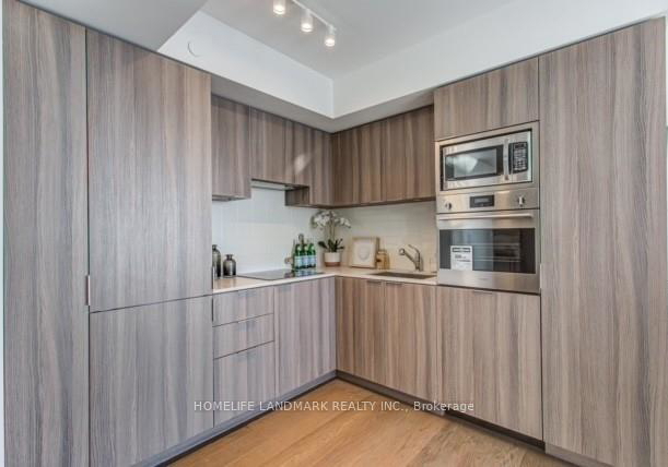 11-wellesley-street-w-toronto-ontario-c13248890