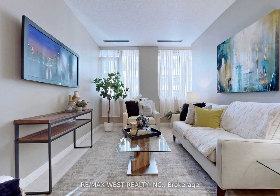 555-yonge-street-toronto-ontario-c13248964