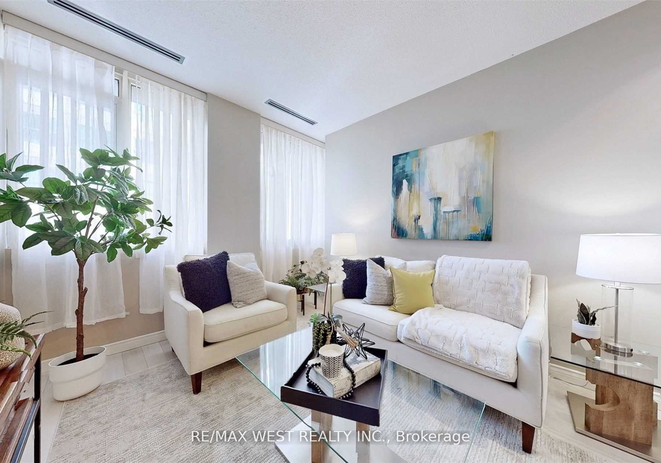 555-yonge-street-toronto-ontario-c13248964