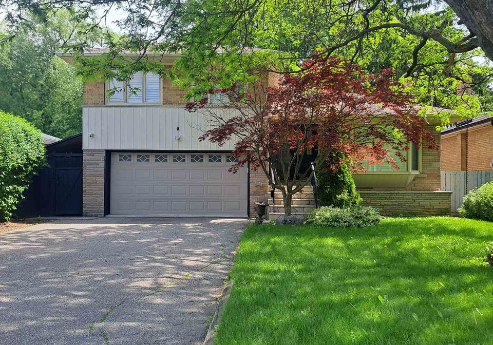 221-park-home-avenue-toronto-ontario-c13249308