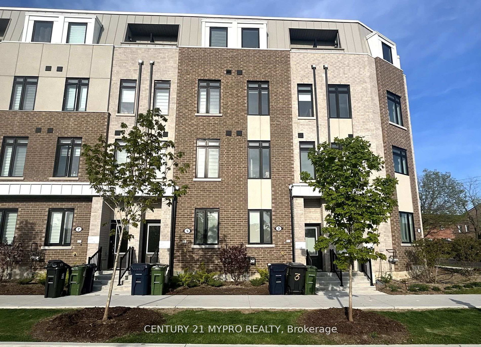 3-case-ootes-drive-north-york-ontario-c13249586