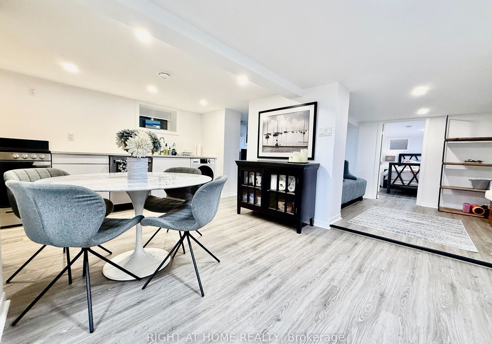 25-hillsboro-avenue-toronto-ontario-c13254384