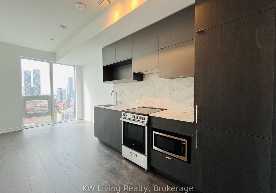 100-queen-street-e-toronto-ontario-c13258226