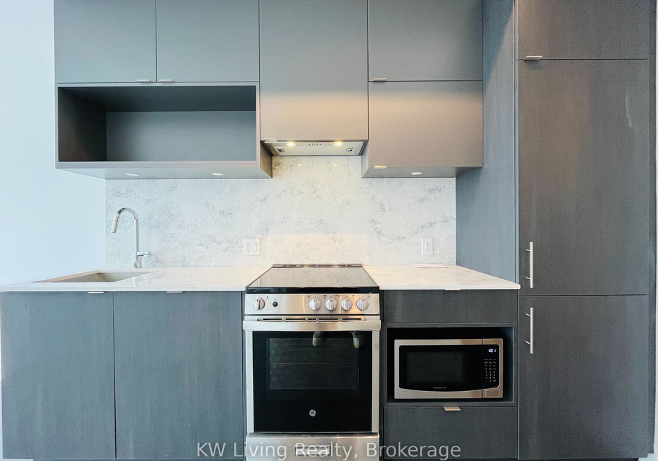100-queen-street-e-toronto-ontario-c13258226