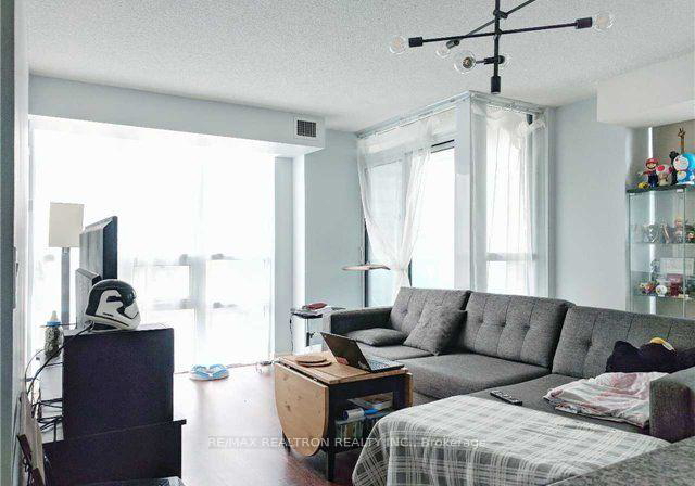 19-grand-trunk-crescent-toronto-ontario-c13258518
