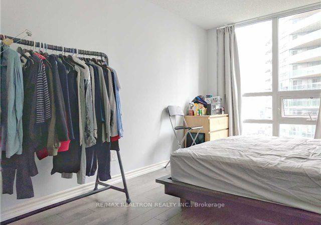 19-grand-trunk-crescent-toronto-ontario-c13258518
