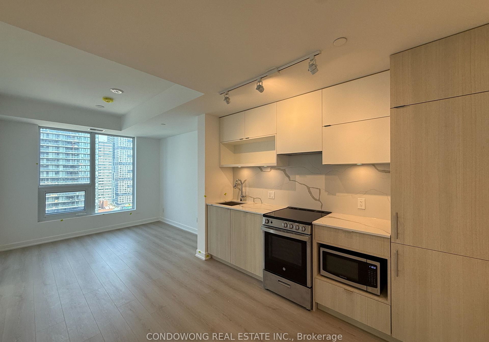 100-queen-street-e-toronto-ontario-c13270692