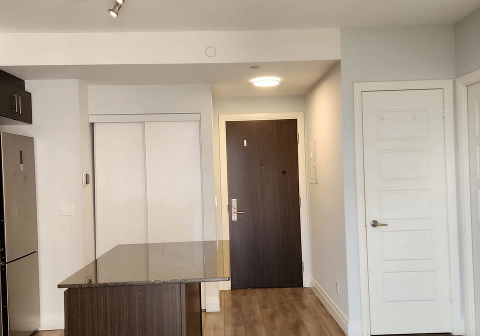 68-canterbury-place-toronto-ontario-c13274516