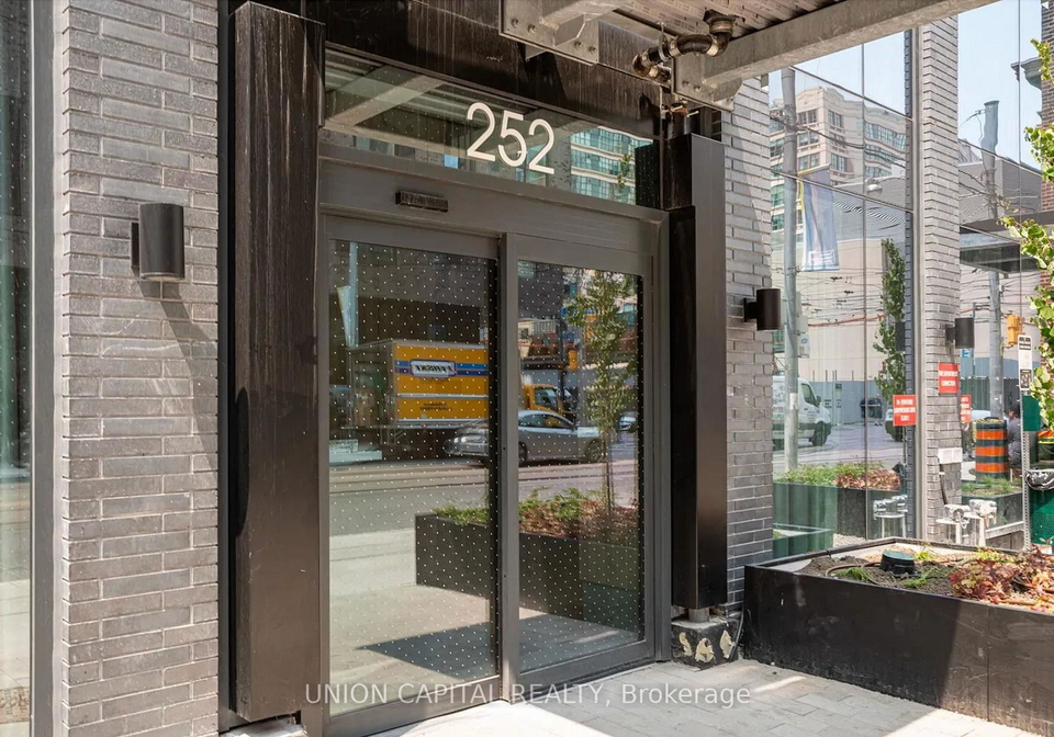 252-church-street-toronto-ontario-c13298478