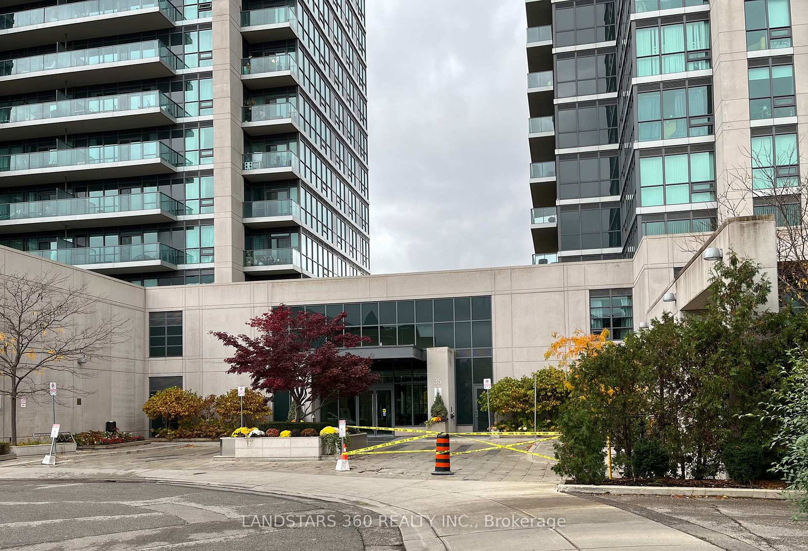 35-brian-peck-crescent-east-york-ontario-c13301032