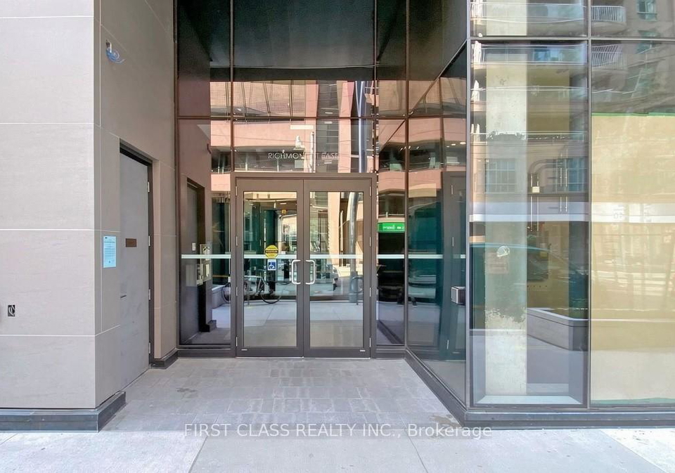 25-richmond-street-e-toronto-ontario-c13333052