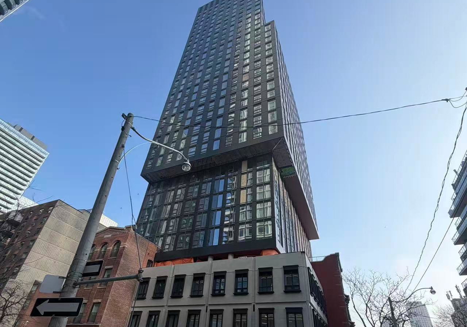 100-queen-street-e-toronto-ontario-c13410868