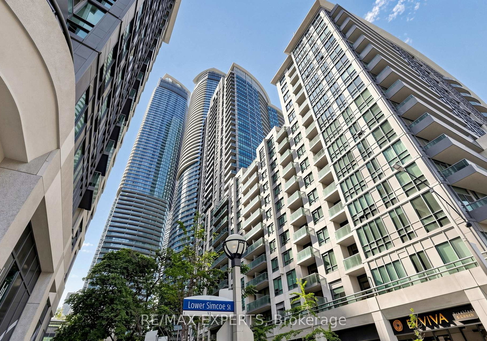 19-grand-trunk-crescent-toronto-ontario-c13411344
