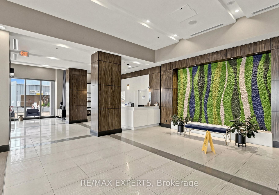 19-grand-trunk-crescent-toronto-ontario-c13411344