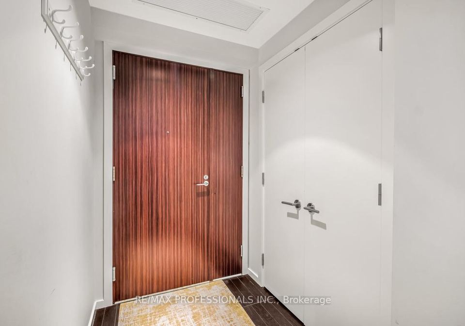180-university-avenue-toronto-ontario-c13412054