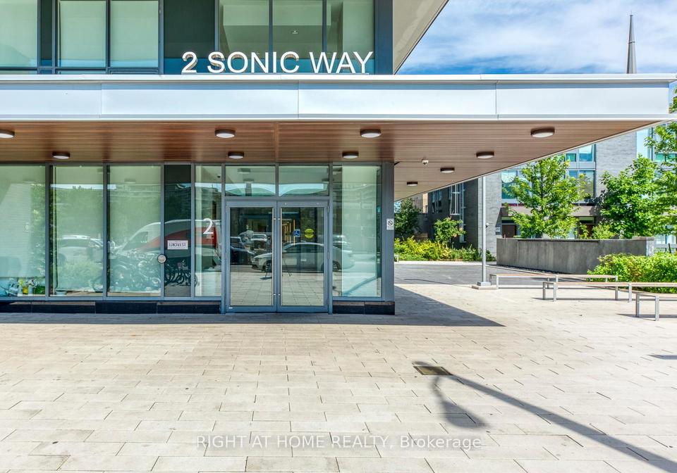 2-sonic-way-east-york-ontario-c13412094