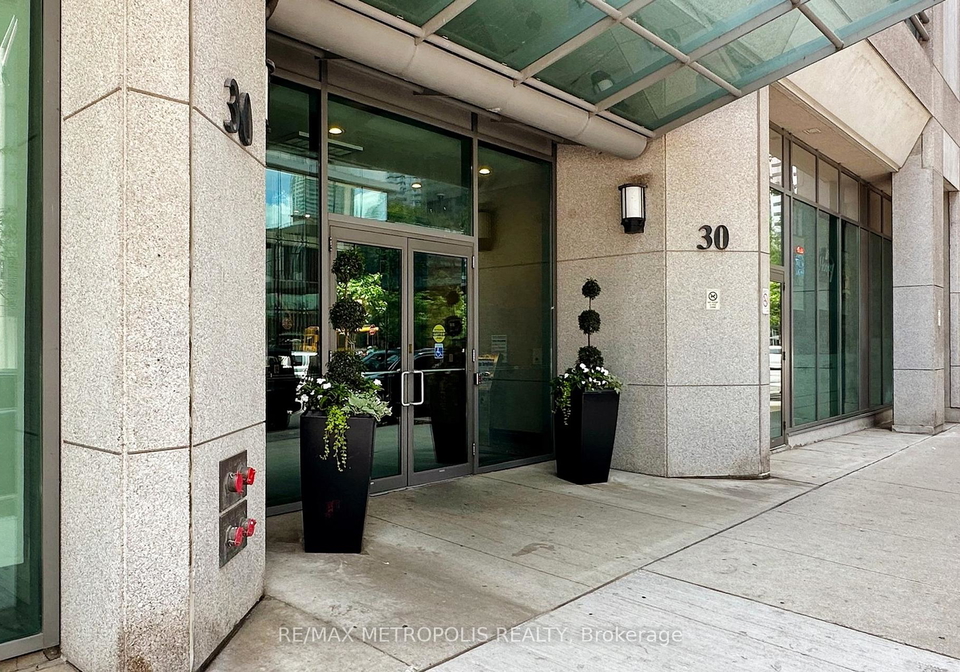 30-grand-trunk-crescent-toronto-ontario-c13412118