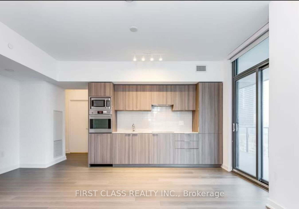 11-wellesley-street-w-toronto-ontario-c13412588