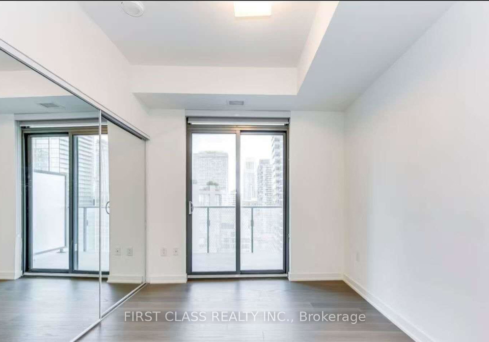 11-wellesley-street-w-toronto-ontario-c13412588