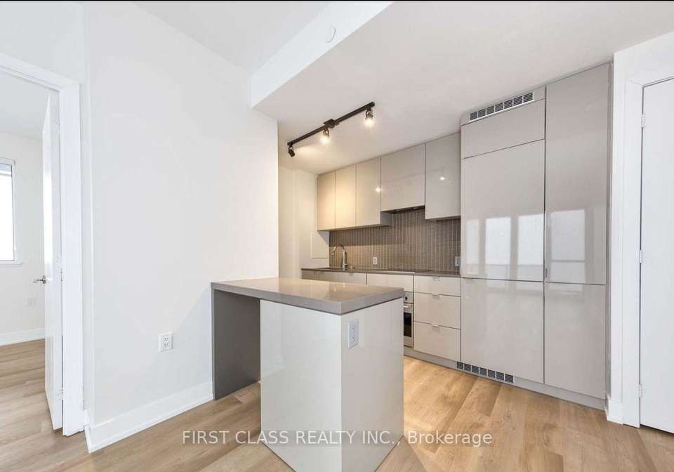 7-grenville-street-toronto-ontario-c13412592