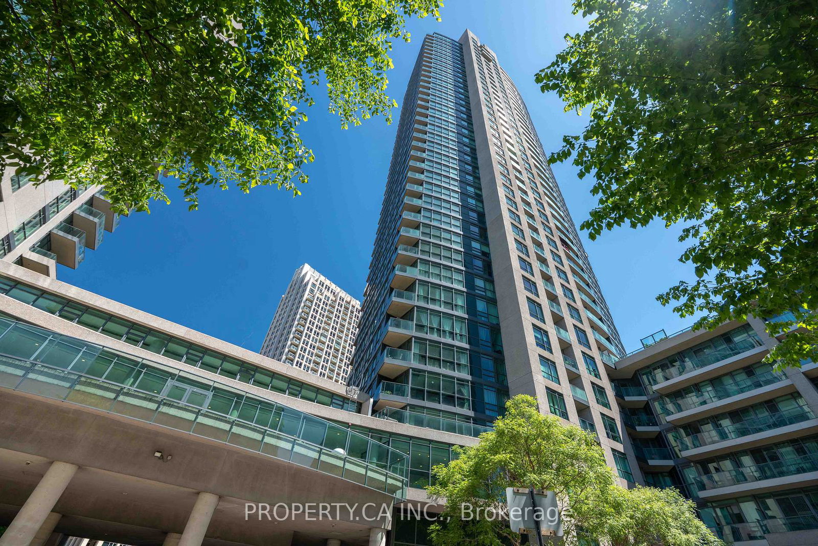 215-fort-york-boulevard-toronto-ontario-c13413484
