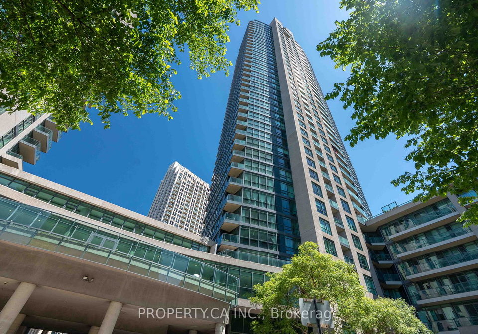 215-fort-york-boulevard-toronto-ontario-c13413484