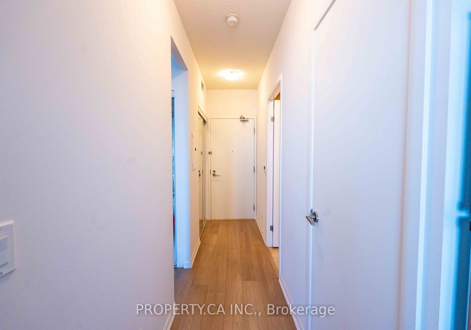 215-fort-york-boulevard-toronto-ontario-c13413484