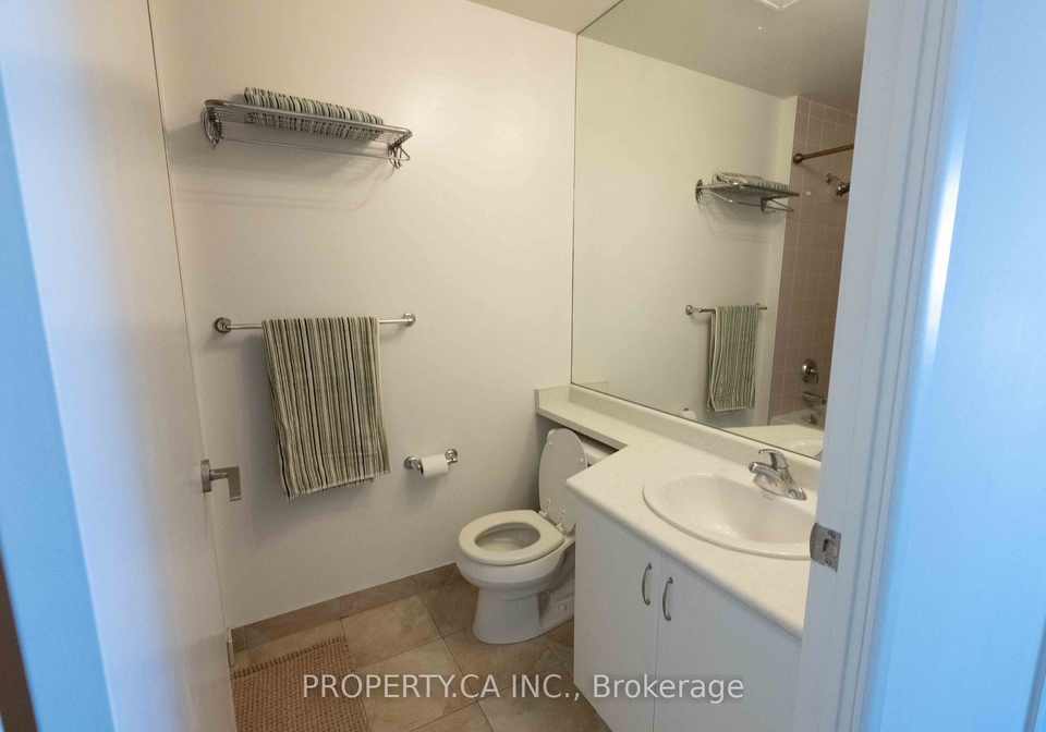 215-fort-york-boulevard-toronto-ontario-c13413484