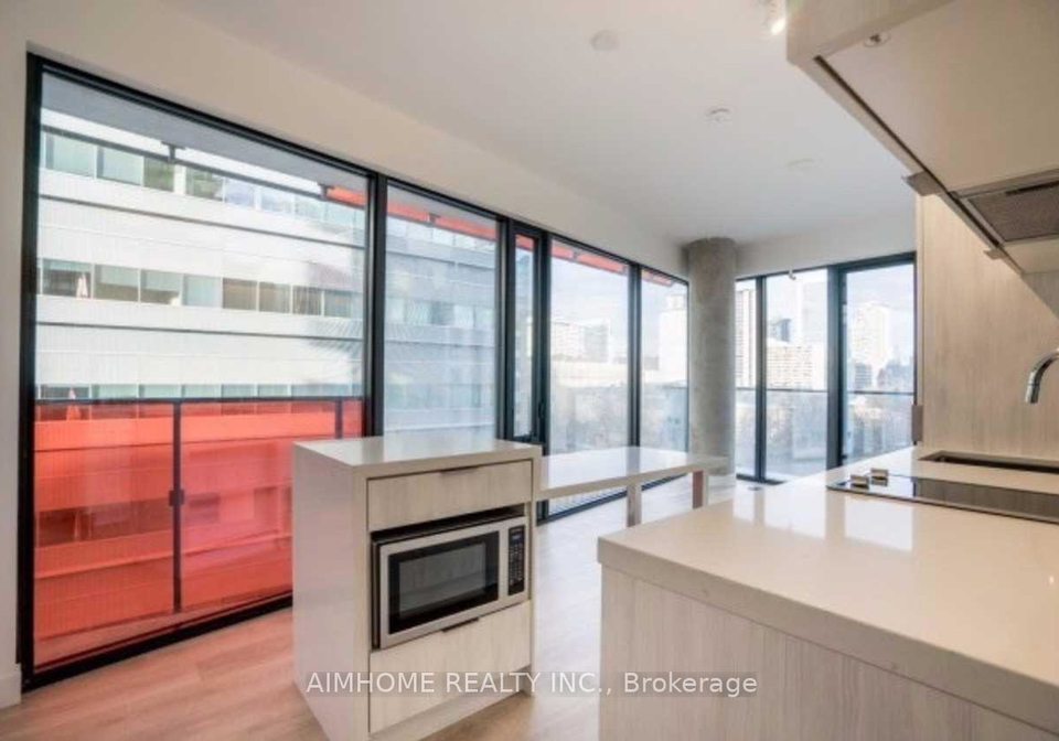 215-queen-street-w-toronto-ontario-c13413542