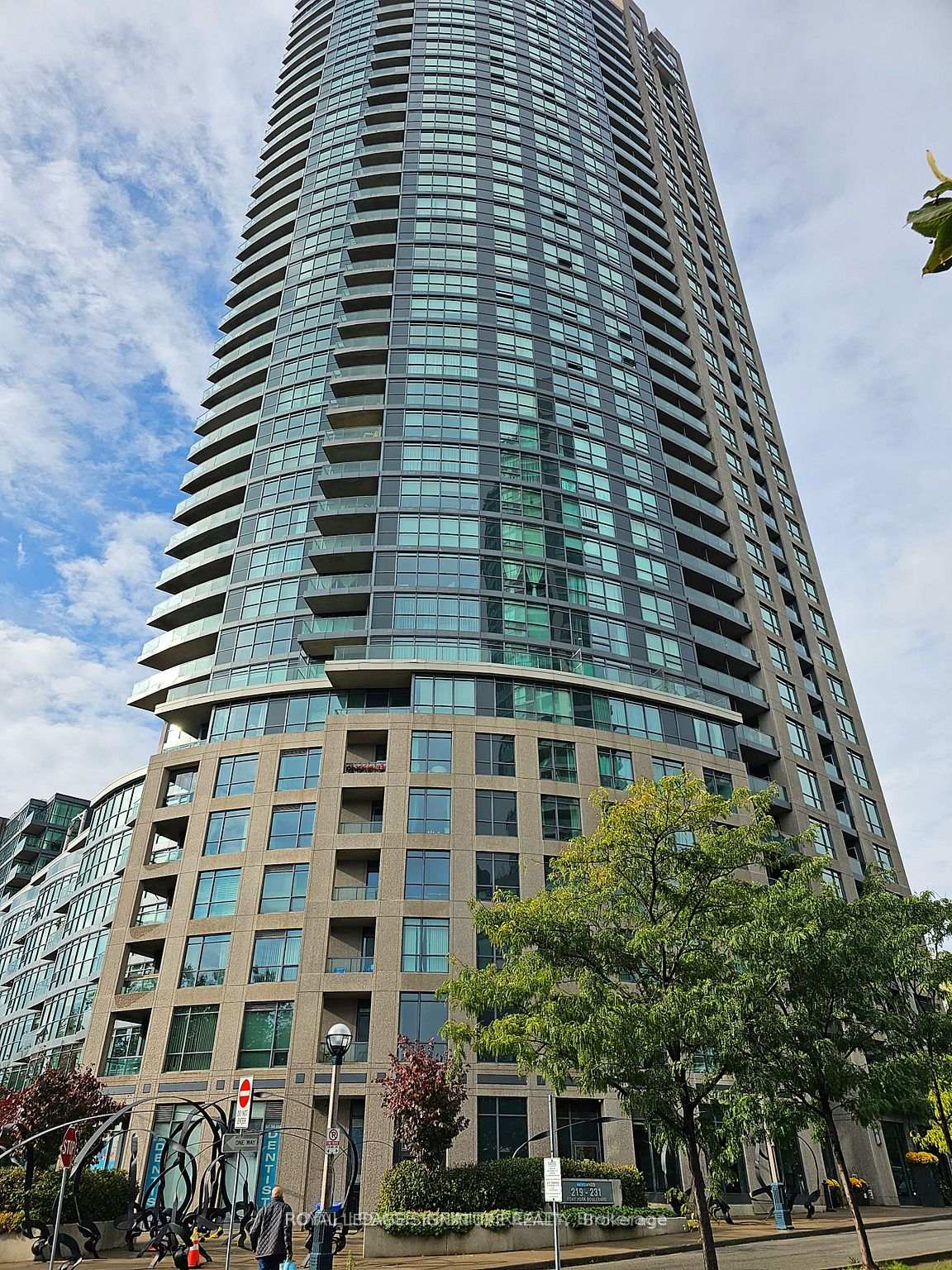219-fort-york-boulevard-toronto-ontario-c13413754