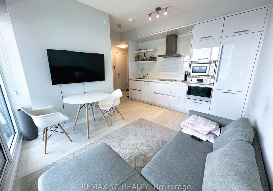 2221-yonge-street-toronto-ontario-c13414542