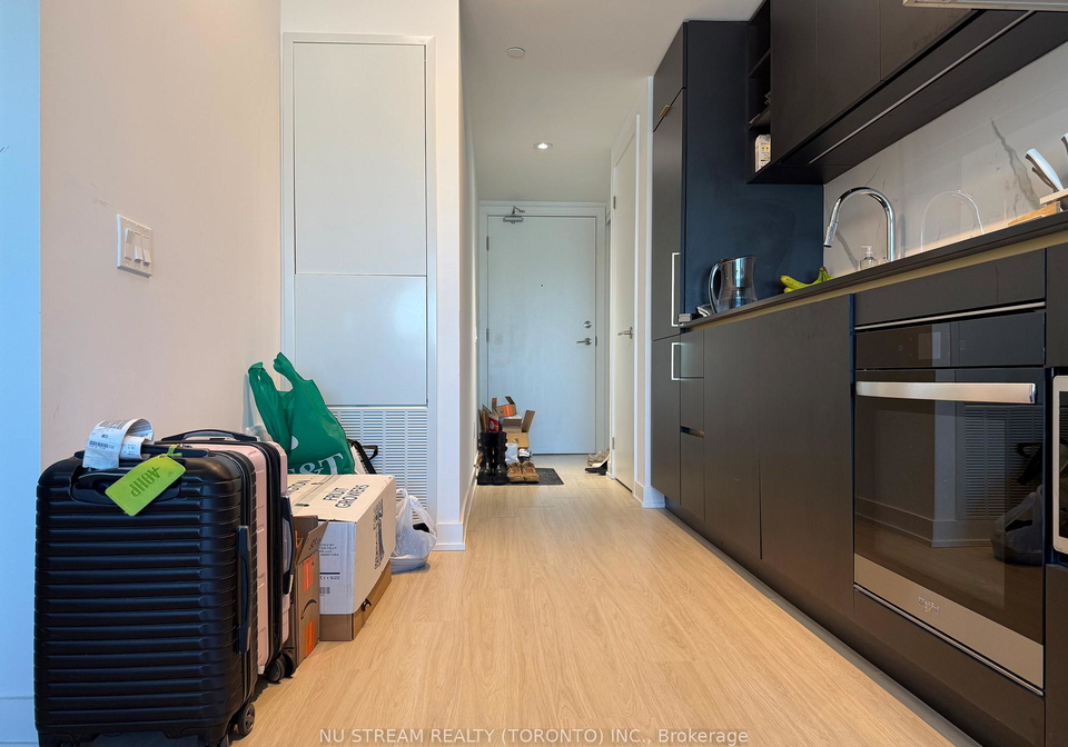 8-wellesley-street-w-toronto-ontario-c13414894