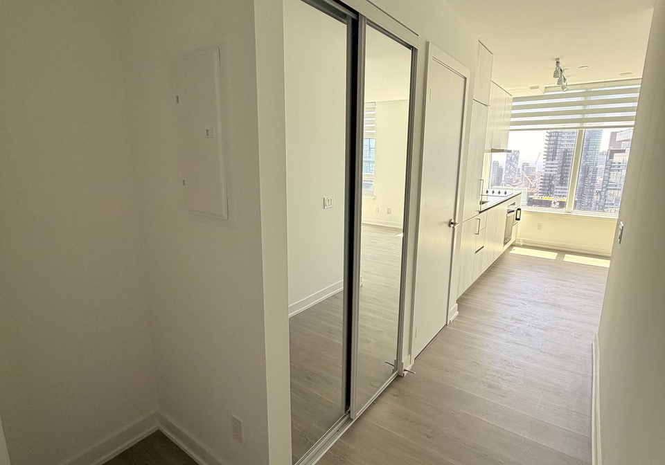 8-wellesley-street-toronto-ontario-c13414958