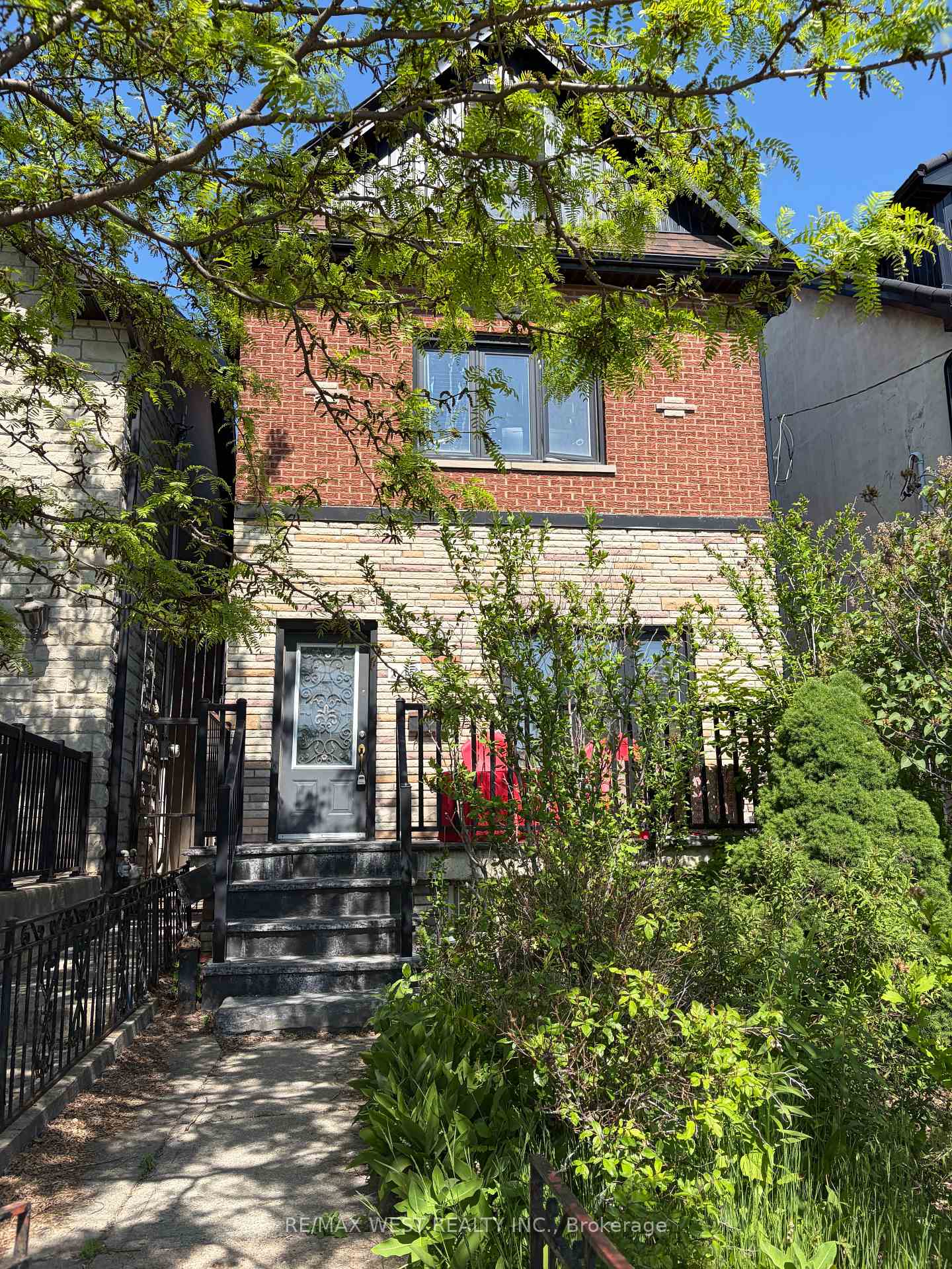 247-lansdowne-avenue-toronto-ontario-c13415102