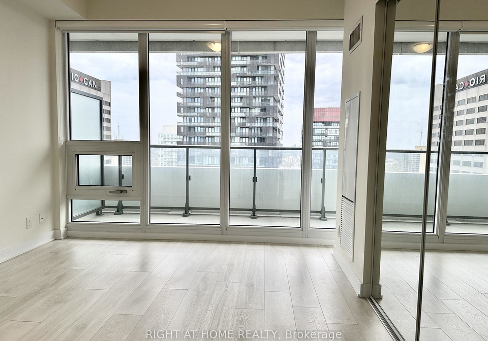 2221-yonge-street-toronto-ontario-c13415518