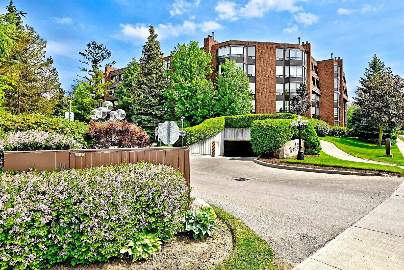 255-the-donway-west-north-york-ontario-c13415864
