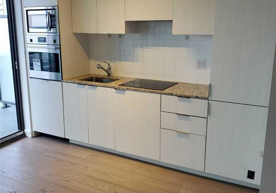 11-wellesley-street-w-toronto-ontario-c13417002