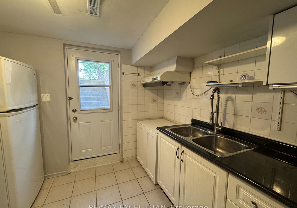251-shawnee-circle-north-york-ontario-c13417568